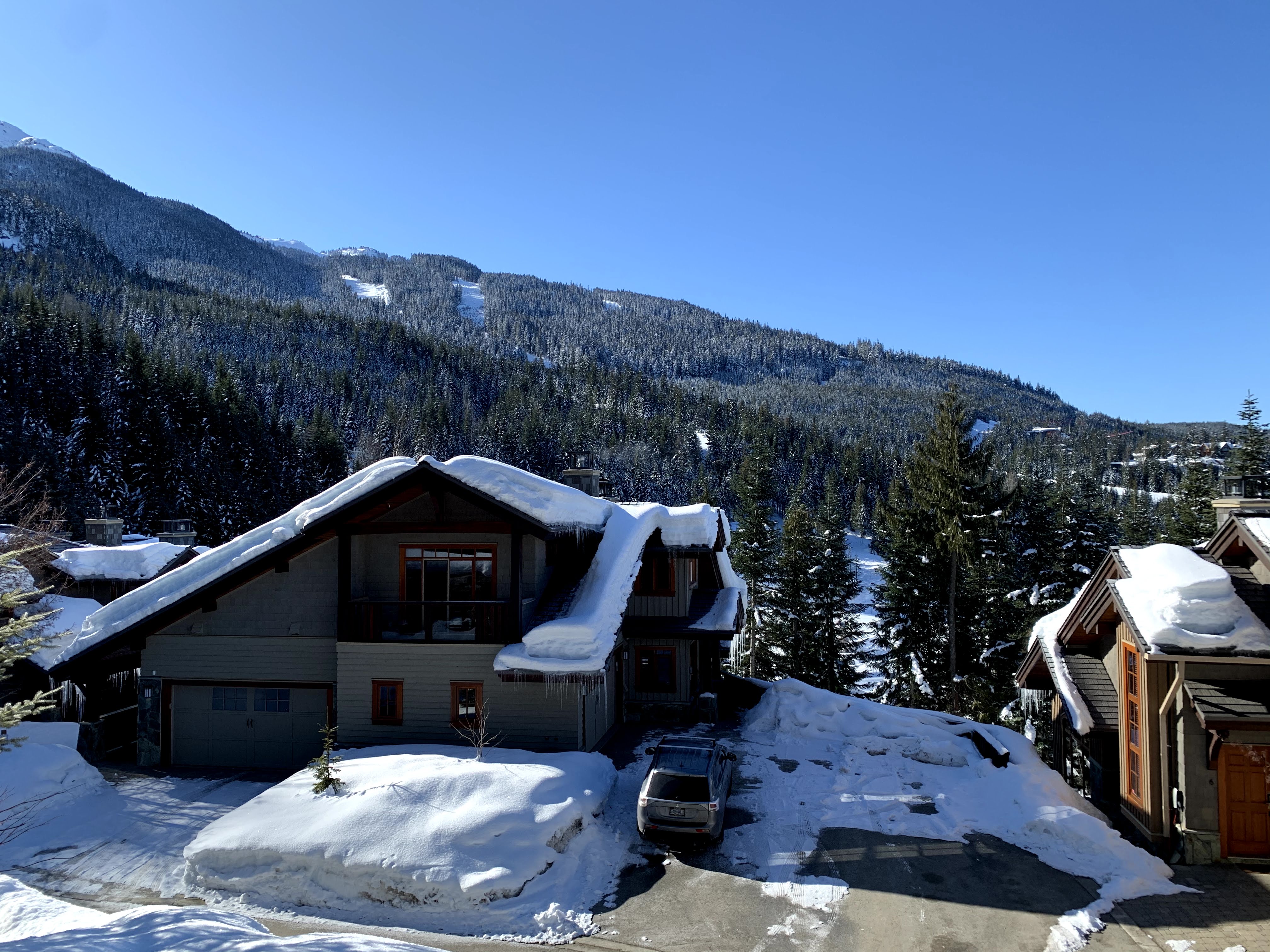 Lookout townhome with double car garage