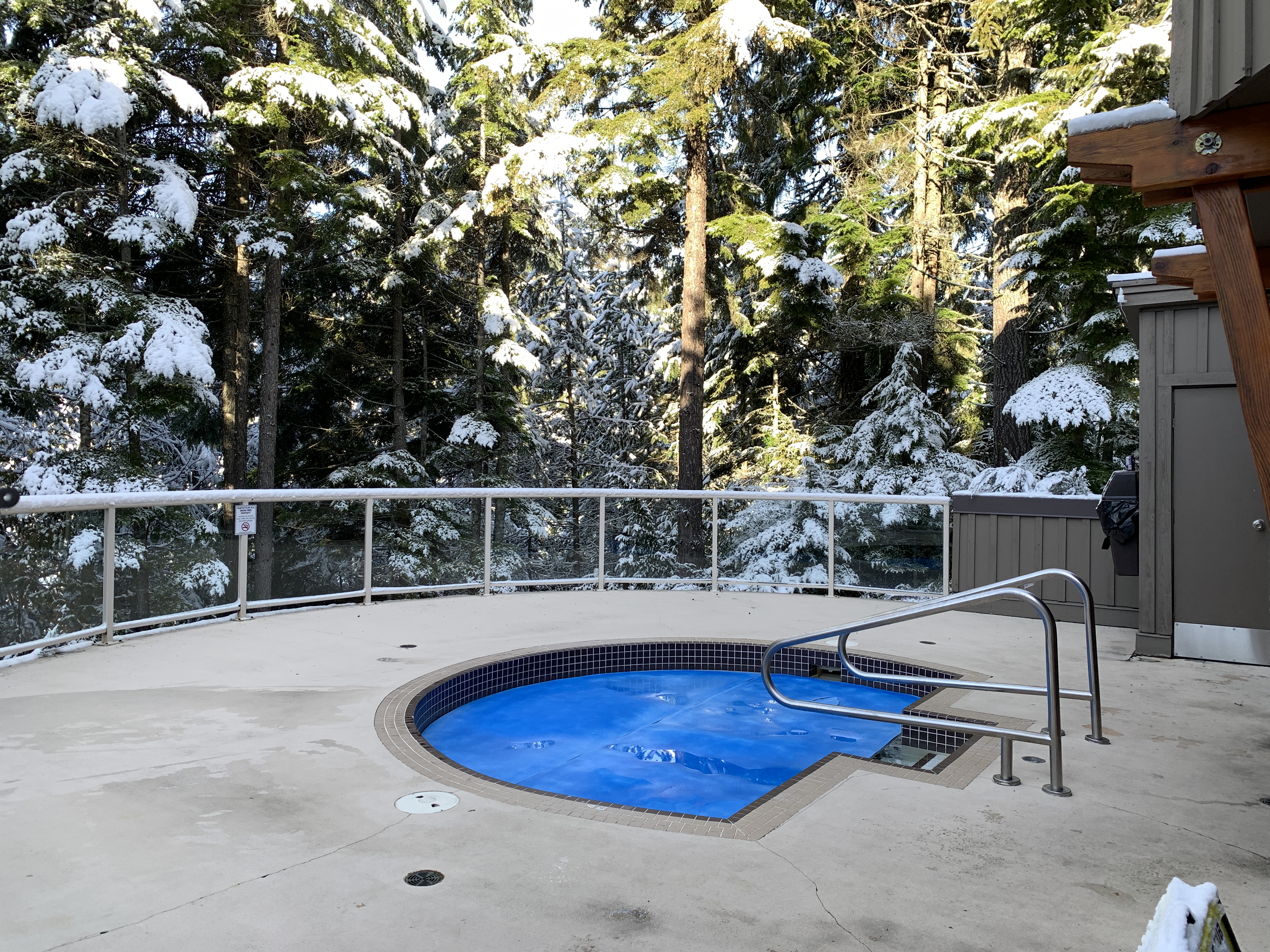 Painted Cliff communal hot tub