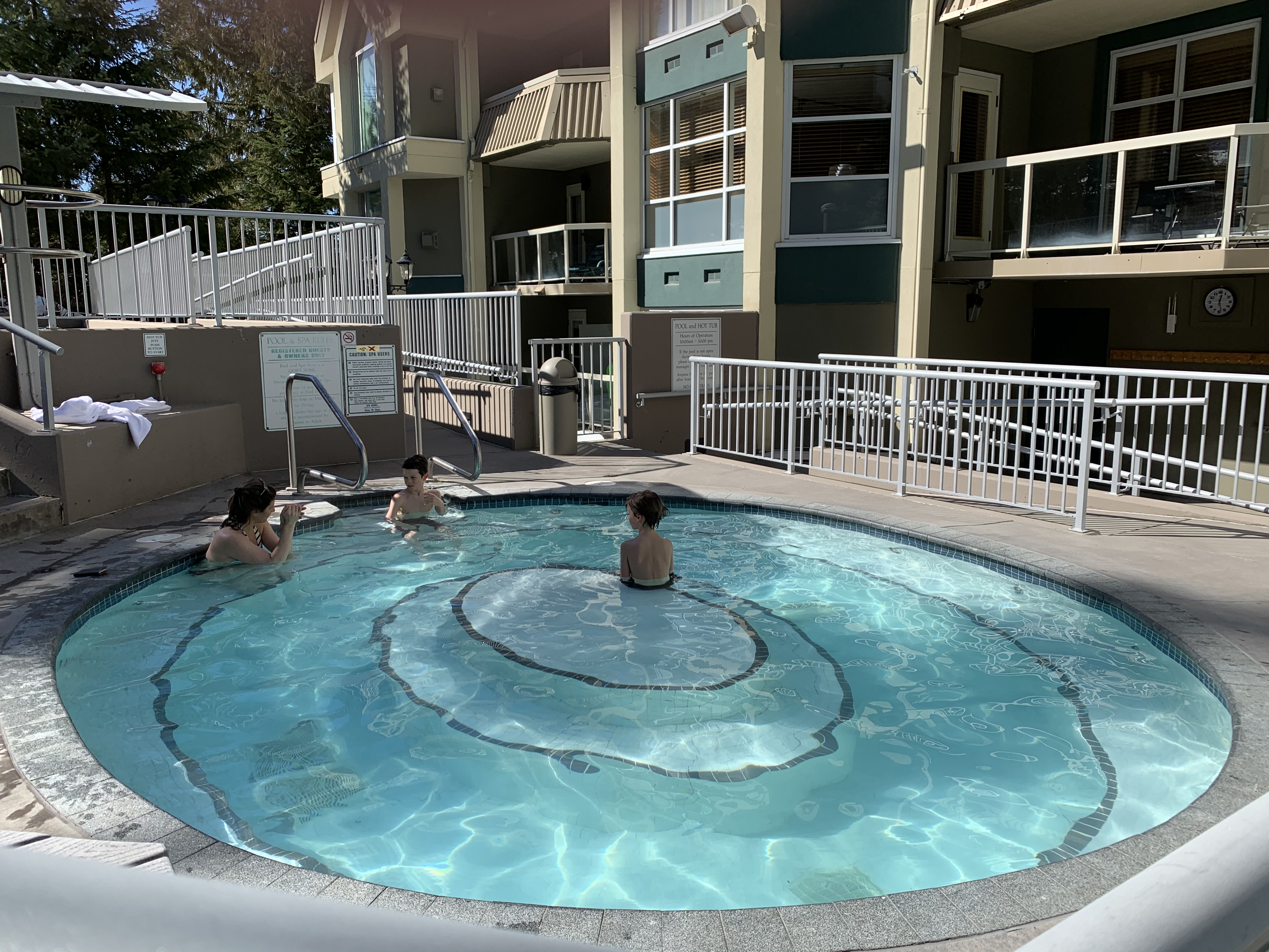 woodrun large hot tub